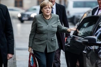 Bundeskanzlerin Angela Merkel (CDU) kommt zu den Sondierungsgesprächen: In der Schlusswoche der Gespräche müssen noch viele Kompromisse geschlossen werden.