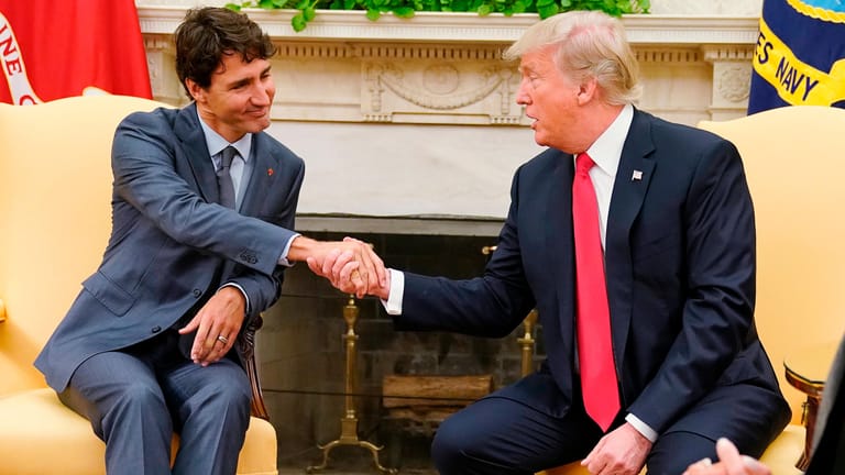 Justin Trudeau (l.) und Donald Trump: Beobachter übersahen nicht das Kräftemessen zwischen den beiden.
