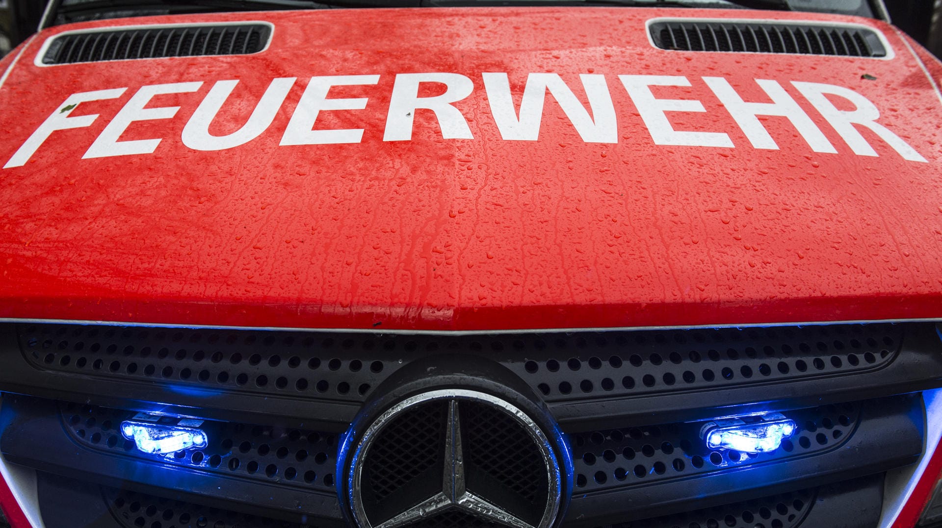 Da die Feuerwehr einen erhöhten Kohlenmonoxidgehalt feststellte, mussten die Bewohner des Hauses evakuiert werden. Da die Feuerwehr einen erhöhten Kohlenmonoxidgehalt feststellte, mussten die Bewohner des Hauses evakuiert werden.