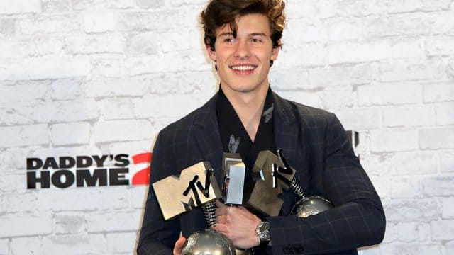 Shawn Mendes hat schwer zu tragen.