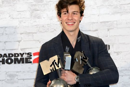 Shawn Mendes hat schwer zu tragen.
