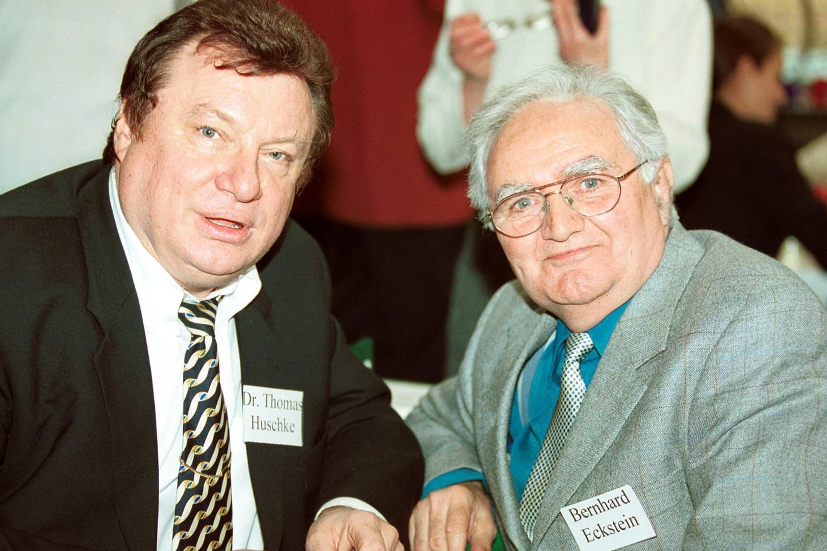 Bernhard Eckstein (r.) mit Dr. Thomas Huscke bei einer Sportgala im Jahre 2001.