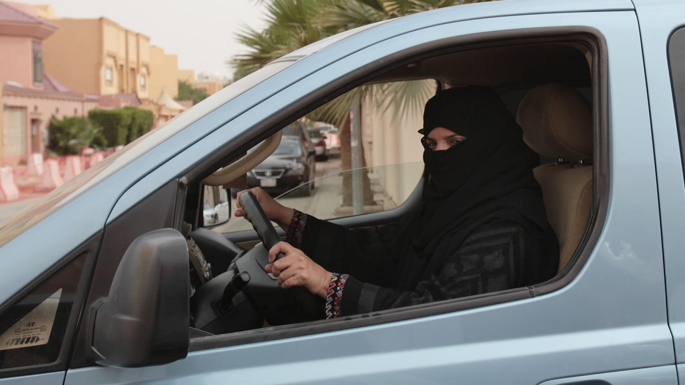 In Saudi-Arabien dürfen Frauen jetzt Auto fahren.