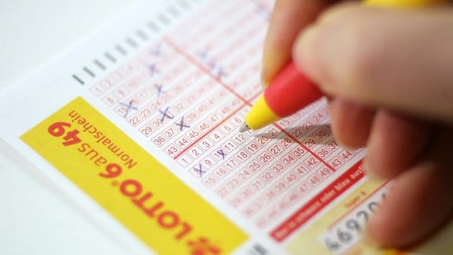 Lotto-Schein wird ausgefüllt