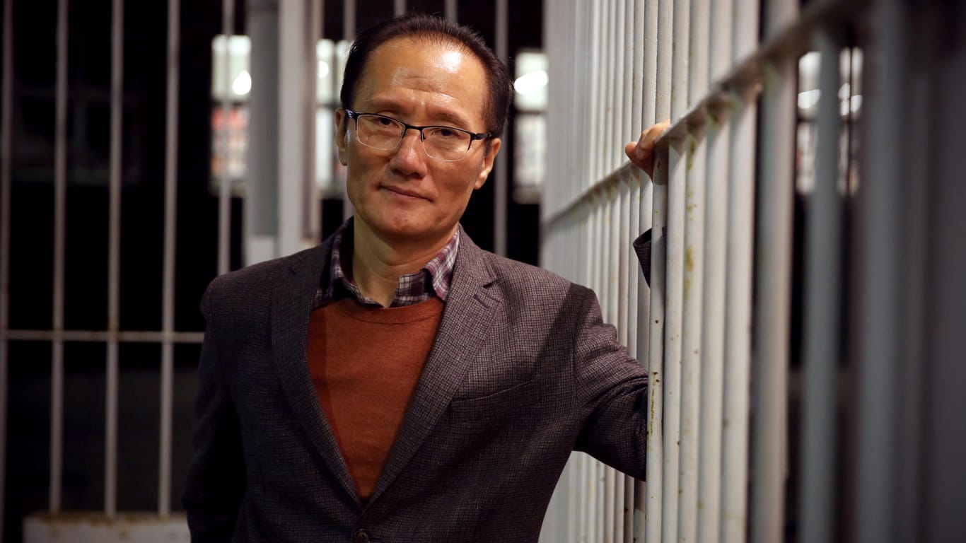 Kim Chul Seung im ehemaligen Stasi-Gefängnis in Hohenschönhausen: Nach seiner Flucht aus der Diktatur lebt er nun in Südkorea.
