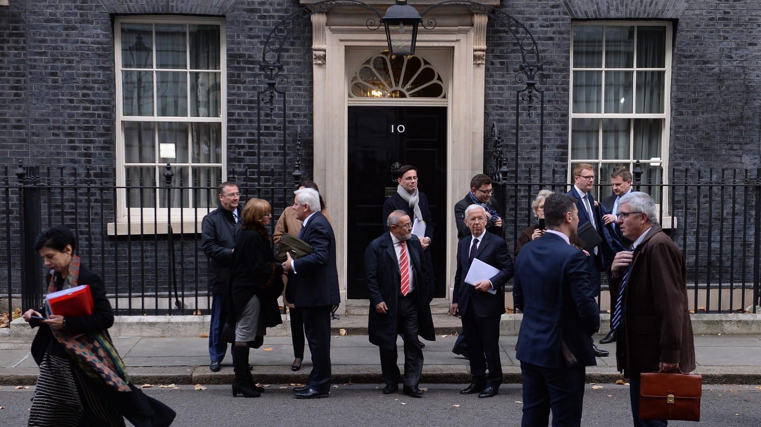 Europäische Wirtschaftsvertreter verlassen den Amtssitz der britischen Premierministerin. Europäische Wirtschaftsvertreter verlassen den Amtssitz der britischen Premierministerin.