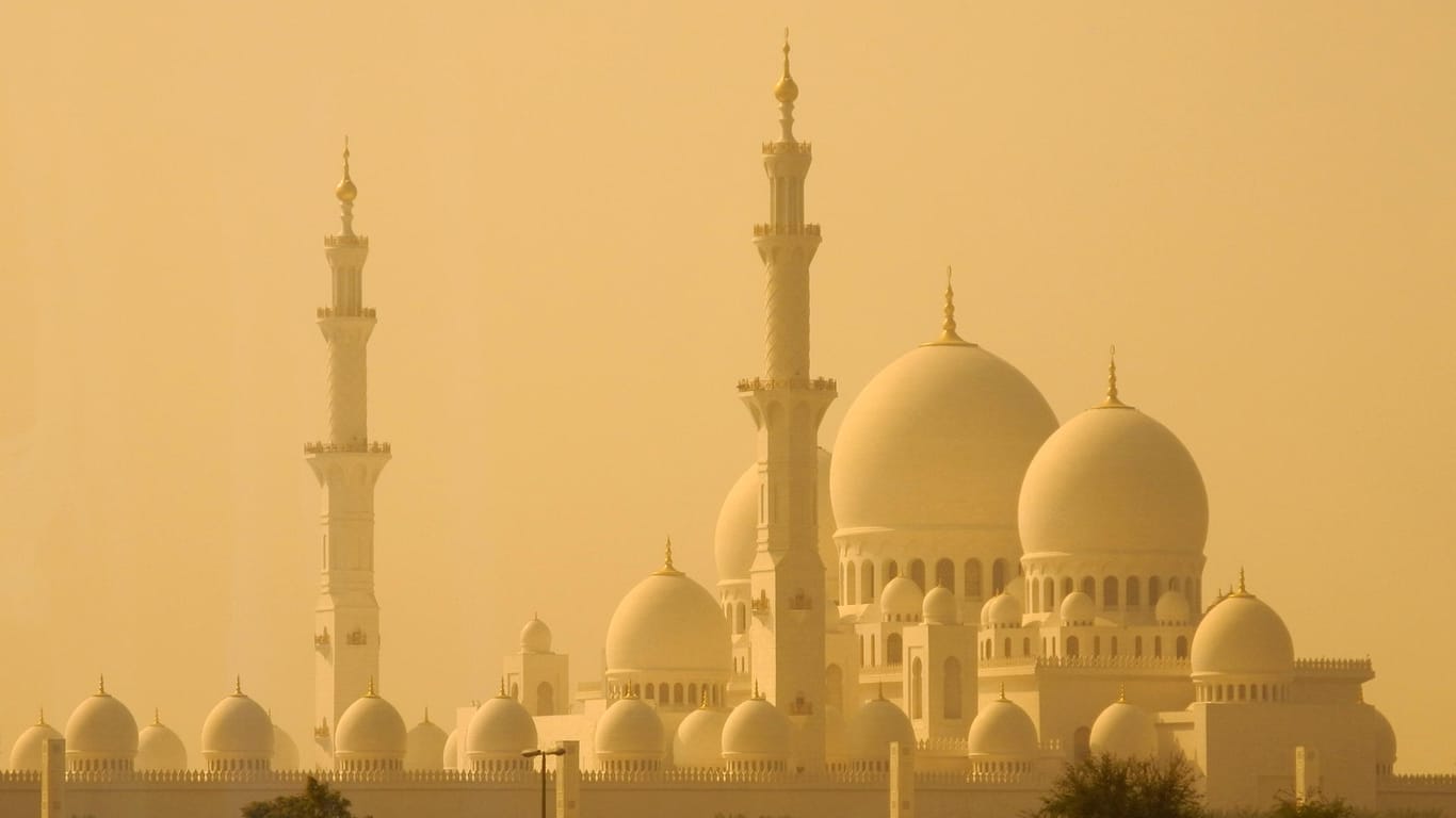 Die Sheik-Zayed-Moschee in Abu Dhabi: In dem autoritär regierten Land stehen die Moscheen unter strenger Kontrolle.