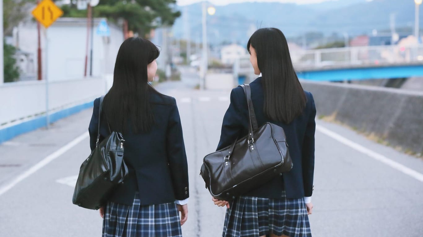 Die Lehrerschaft einer Schule in einer Provinz in Japan forderte, dass eine Schülerin ihre Haare schwarz färbt.