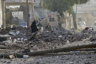 Der Markt in Atareb westlich von Aleppo wurde mindestens dreimal getroffen.
