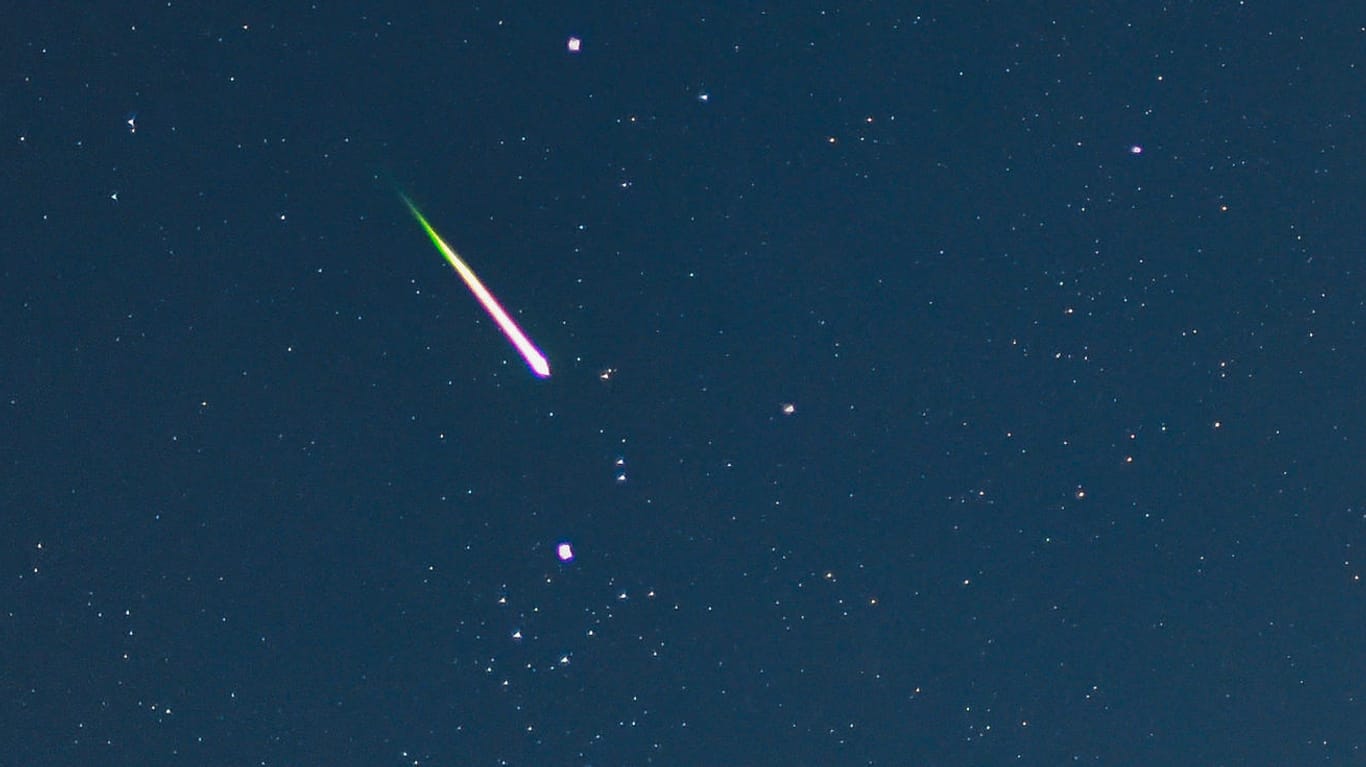 Ein Meteorit am Nachthimmel: In Süddeutschland war am Dienstagabend ein Feuerball am Himmel zu sehen. (Symbolbild)