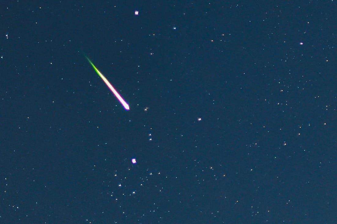 Ein Meteorit am Nachthimmel: In Süddeutschland war am Dienstagabend ein Feuerball am Himmel zu sehen. (Symbolbild)