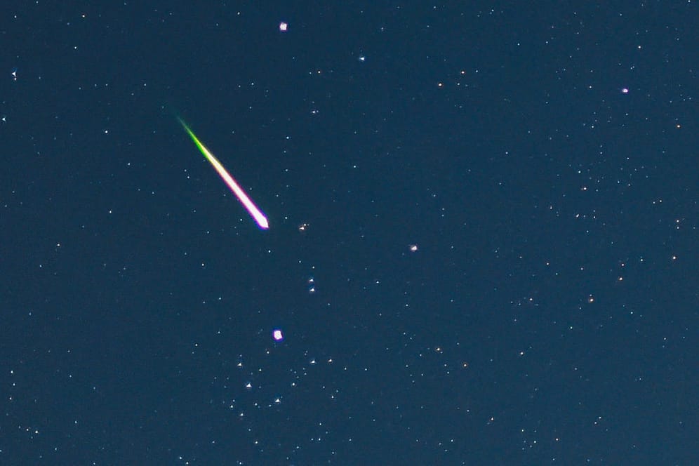 Ein Meteorit am Nachthimmel: In Süddeutschland war am Dienstagabend ein Feuerball am Himmel zu sehen. (Symbolbild)