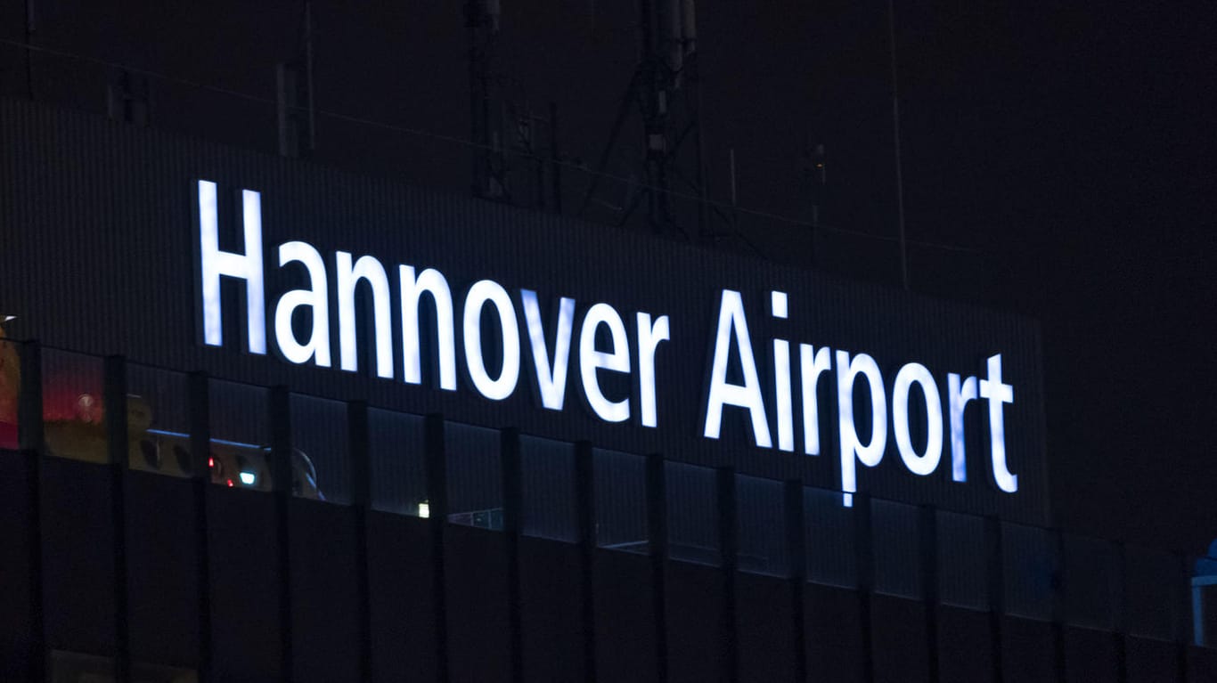 Durch die Sperrung am Flughafen Hannover mussten zahlreiche Fluggäste durch die Umleitung der Maschinen mit Verspätungen rechnen.