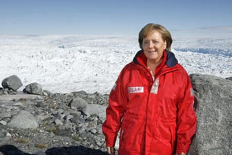 Bundeskanzlerin Angela Merkel 2007 in Grönland: Deutschland droht seine Vorreiterrolle im Klimaschutz zu verlieren, so der Metereologe Mojib Latif.