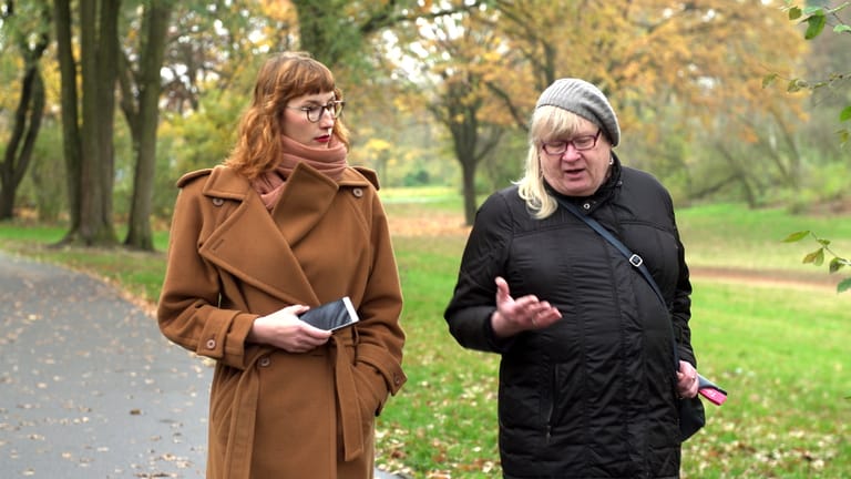 Beim Spaziergang mit t-online.de-Reporterin Ariana Zustra im Berliner Park Hasenheide erzählt Tania Hagn ihre Geschichte.