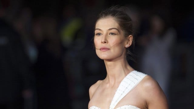 Die britische Schauspielerin Rosamund Pike 2016 beim London Film Festival.