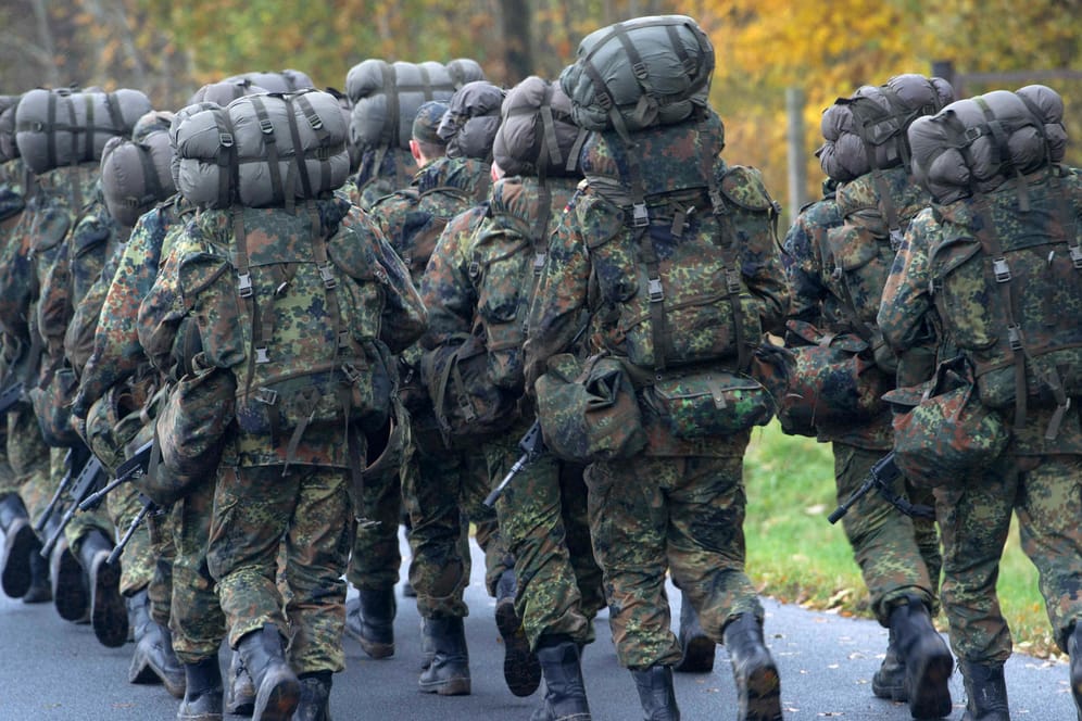 Soldaten der Bundeswehr: Ein Unteroffizier ist jetzt wegen Missbrauchsvorwürfen suspendiert worden.