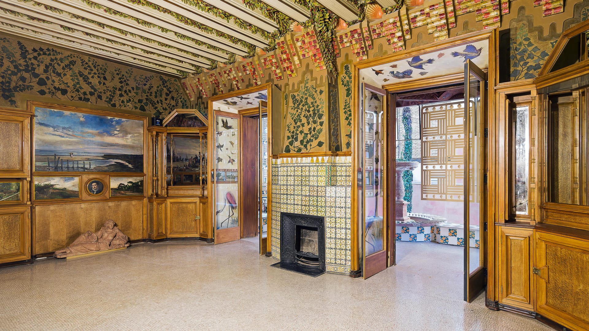 Prächtige Mosaike zieren den Innenraum des Casa Vicens.