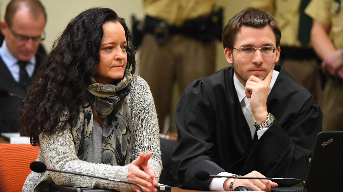 Angeklagte Beate Zschäpe mit ihrem Anwalt Mathias Grasel.