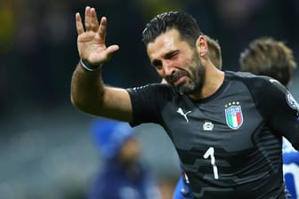 Enttäuschung bei "Gigi" Buffon: Nach dem Playoff-Aus gegen Schweden flossen bei der Torwart-Legende die Tränen.