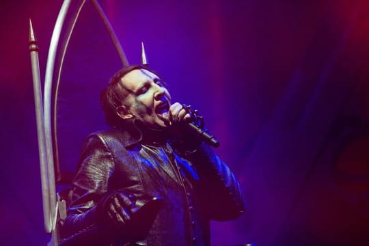 Marilyn Manson leidet noch immer unter seiner Verletzung.
