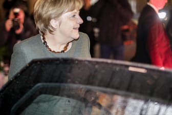 Angela Merkel in den frühen Morgenstunden: Ab 12 Uhr soll am Freitag weiterverhandelt werden.