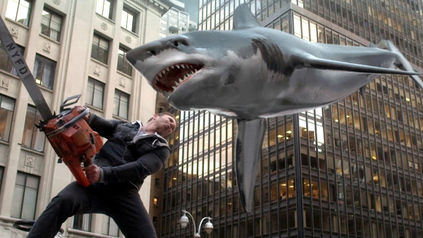 Fin (Ian Ziering) führt einen erbitterten Kampf gegen gefräßige Haie.