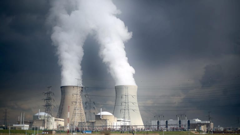 Atomkraftwerk Doel nahe Antwerpen. Grenznahe Städte wie Köln und Aachen fürchten den Gau.