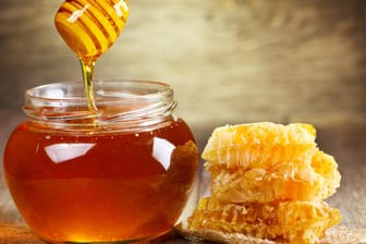 Honig hat vor allem bei Erkältungen eine lindernde Wirkung.