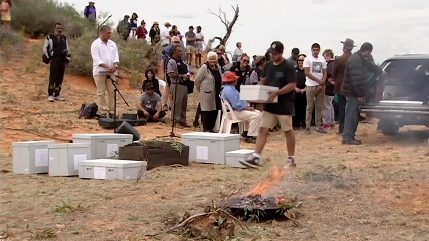 Die Beerdigung des 42.000 Jahre alten australischen Ureinwohners "Mungo Man".