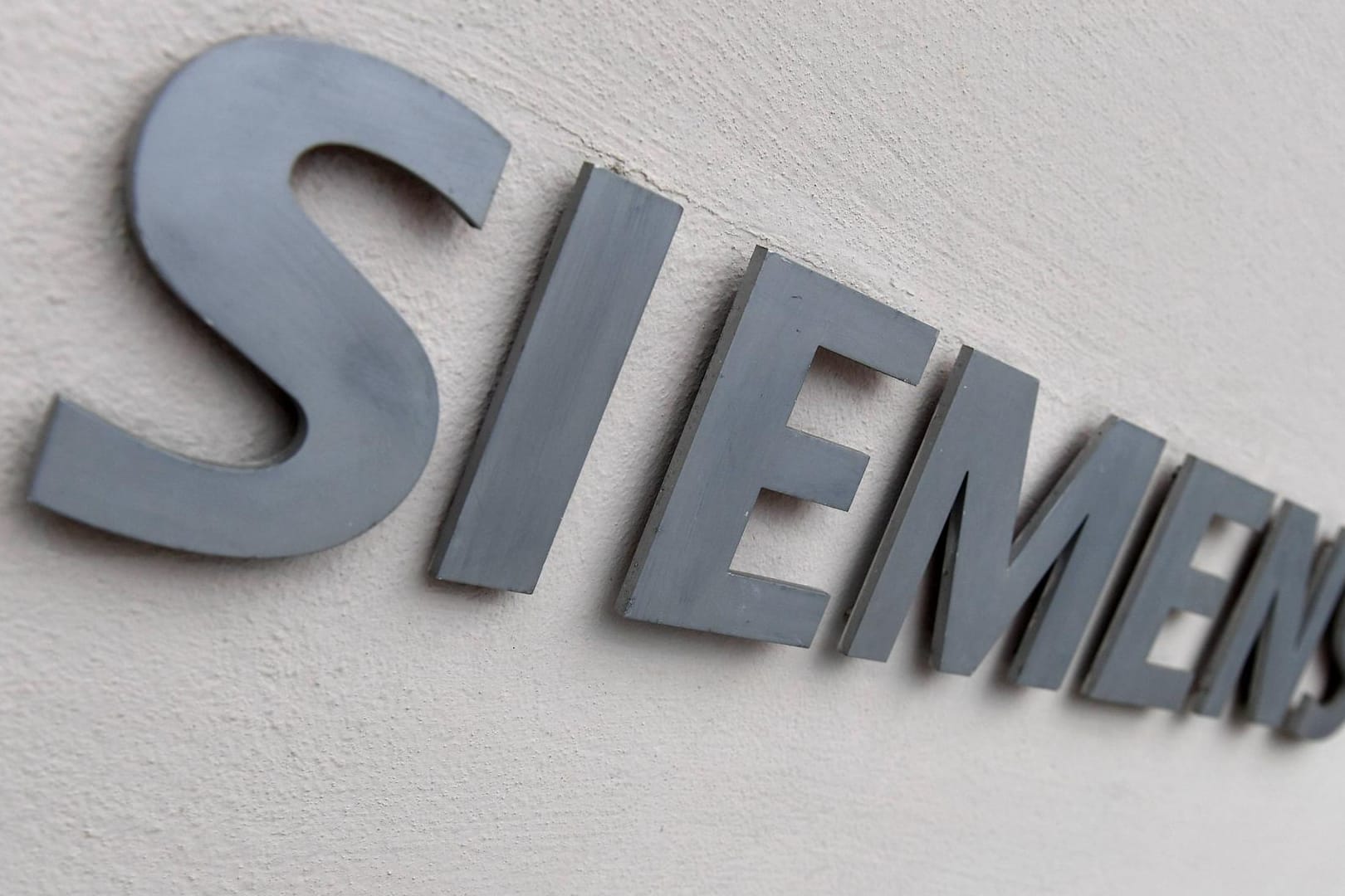 Firmenemblem der SIEMENS AG