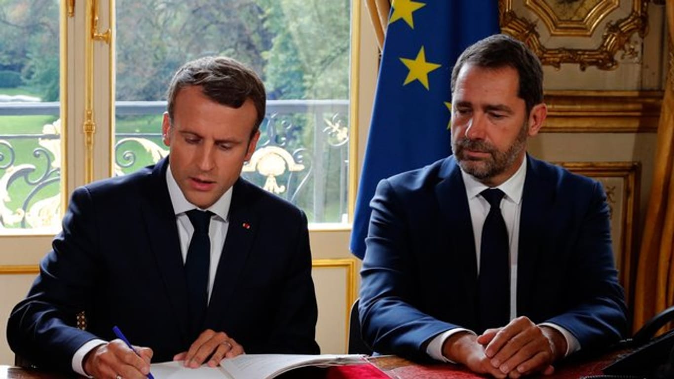 Emmanuel Macron (l) und Christophe Castaner.