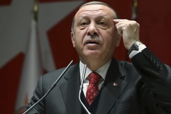 Der türkische Präsident Recep Tayyip Erdogan: Die EU streicht seinem Land Hilfsgelder und friert weitere ein.