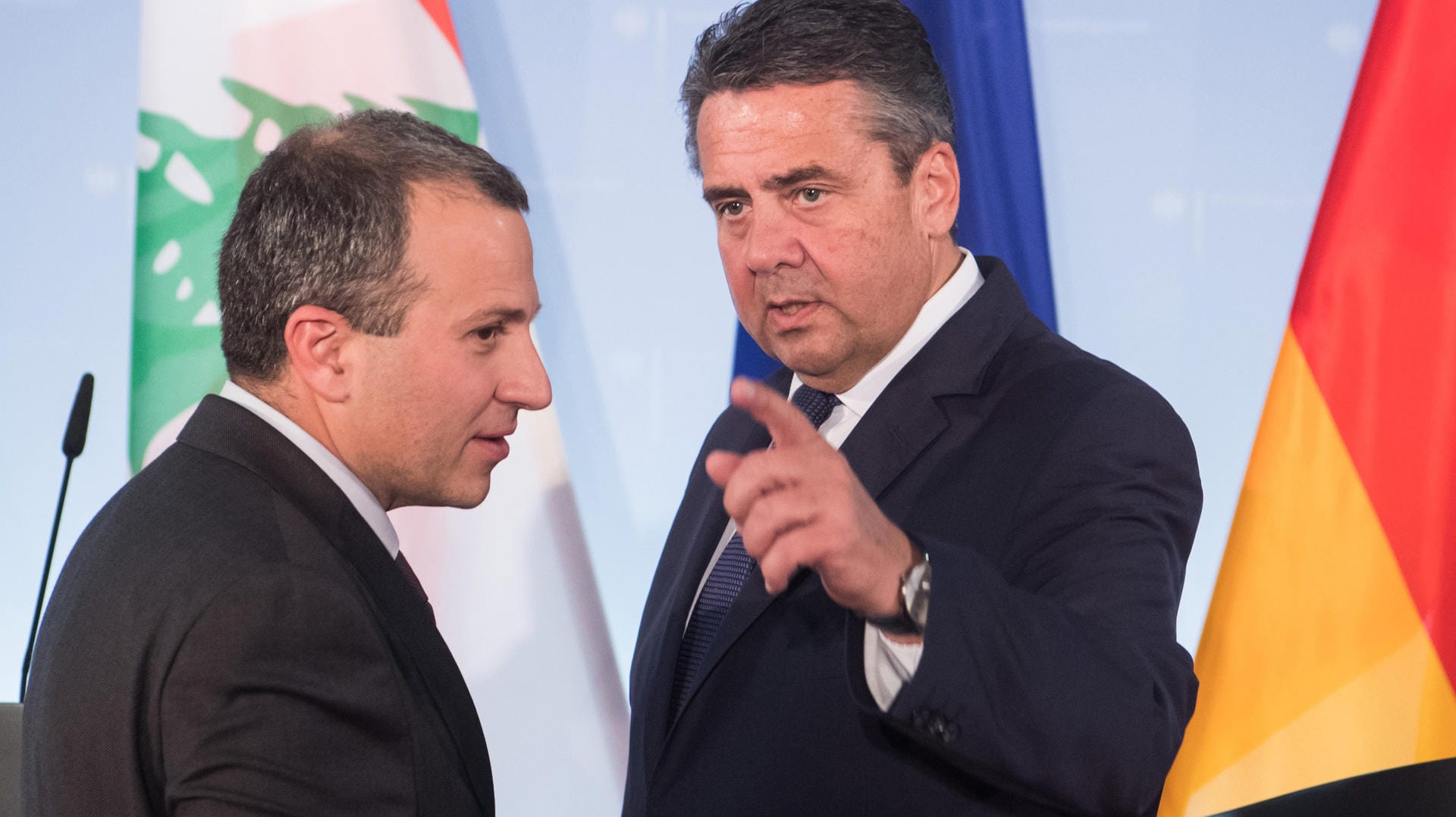 Außenminister Sigmar Gabriel (SPD) und sein libanesischer Amtskollege Gebran Bassil (l): Gabriel hatte das Verhalten Saudi-Arabiens als "Abenteurertum" bezeichnet.