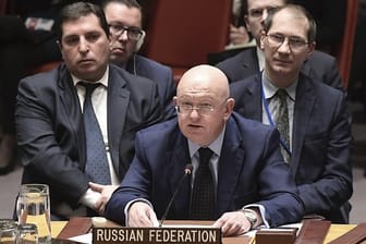 Der russische UN-Botschafter Wassili Nebensja hält die Berichte der Chemiewaffen-Experten für "einen Witz - Blödsinn, kompletten Blödsinn".