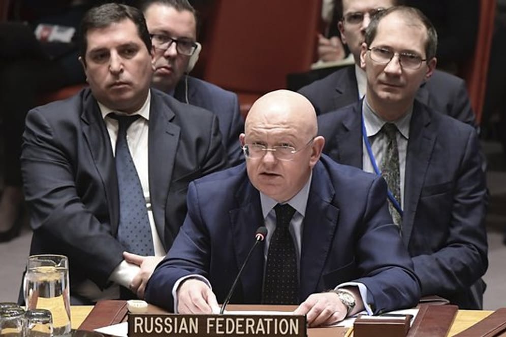 Der russische UN-Botschafter Wassili Nebensja hält die Berichte der Chemiewaffen-Experten für "einen Witz - Blödsinn, kompletten Blödsinn".
