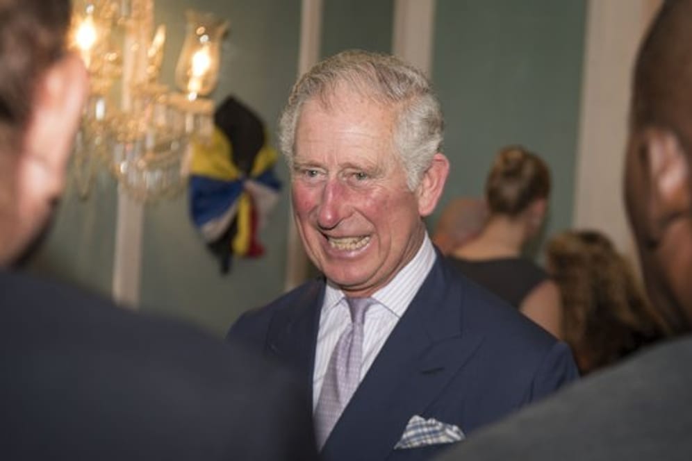 Prinz Charles will sich in der Karibik über die Aufräumarbeiten auf den von Wirbelstürmen schwer beschädigten Inseln informieren.