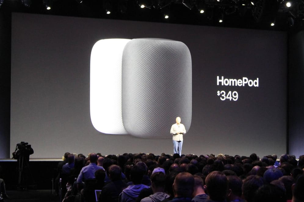 Apple-Chef Tim Cook präsentiert den smarten Lautsprecher HomePod.