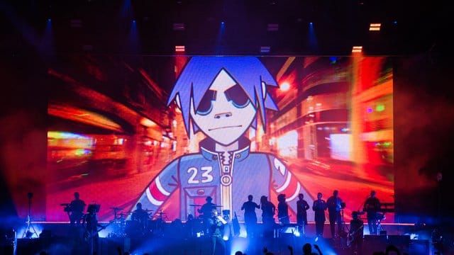 Beim Konzert in der Max-Schmeling-Halle wurde die Band aus vier Comicfiguren ins Live-Format übertragen. Beim Konzert in der Max-Schmeling-Halle wurde die Band aus vier Comicfiguren ins Live-Format übertragen.