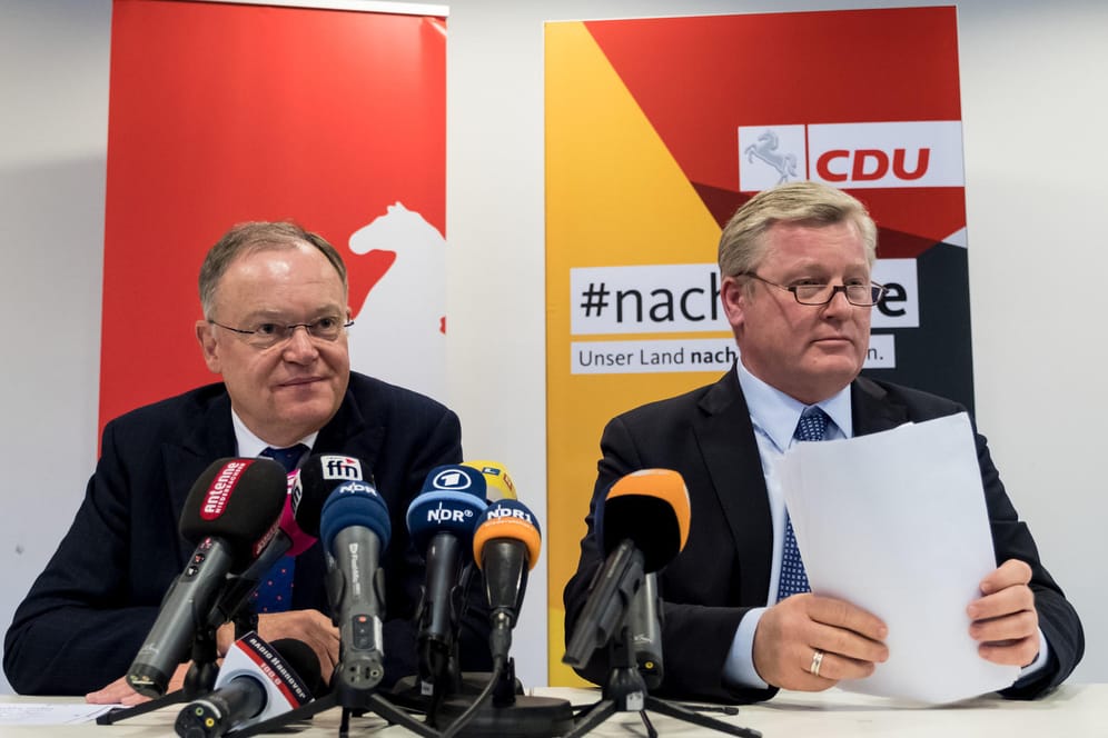 Ministerpräsident Stephan Weil (l, SPD) und der CDU-Landesvorsitzende, Bernd Althusmann: Beide planen eine Große Koalition in Niedersachsen.