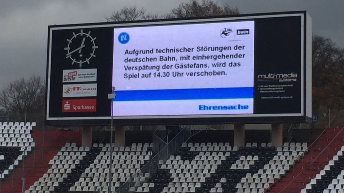 Die verhängnisvolle Mitteilung auf der Anzeigetafel im Karlsruher Stadion.