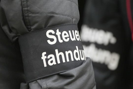 Steuerfahnder im Einsatz.