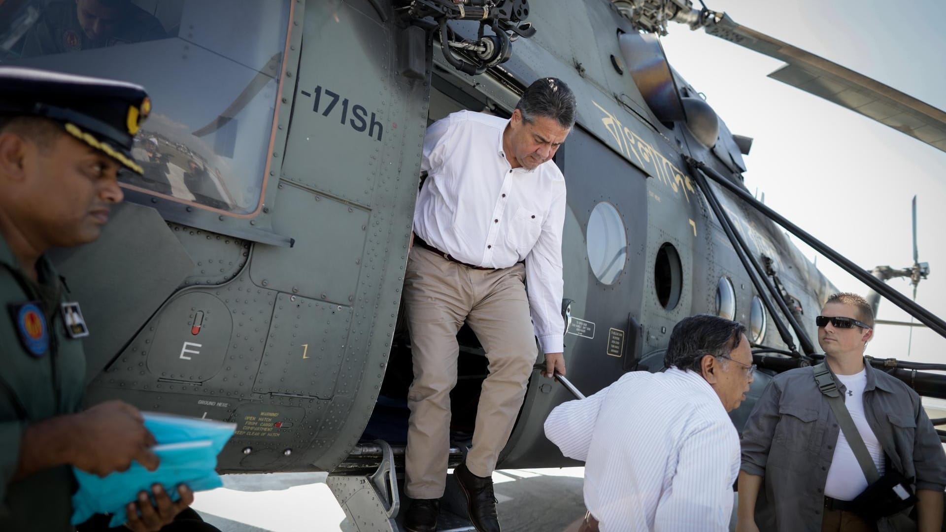 Außenminister Gabriel am Sonntag in Bangladesch. Am Abend reist er weiter nach Myanmar.