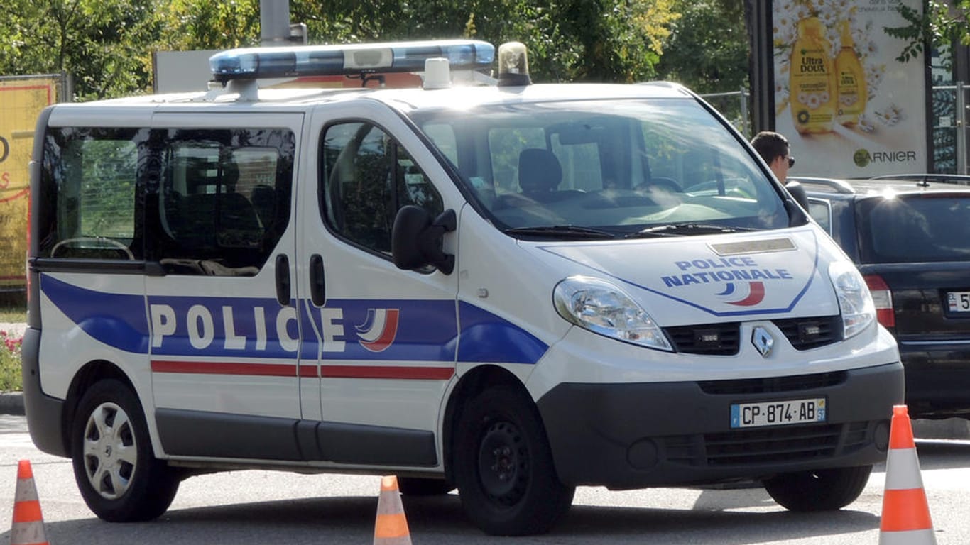 In Frankreich hat ein Polizist mehrere andere Menschen und sich selbst getötet. (Symbolbild)