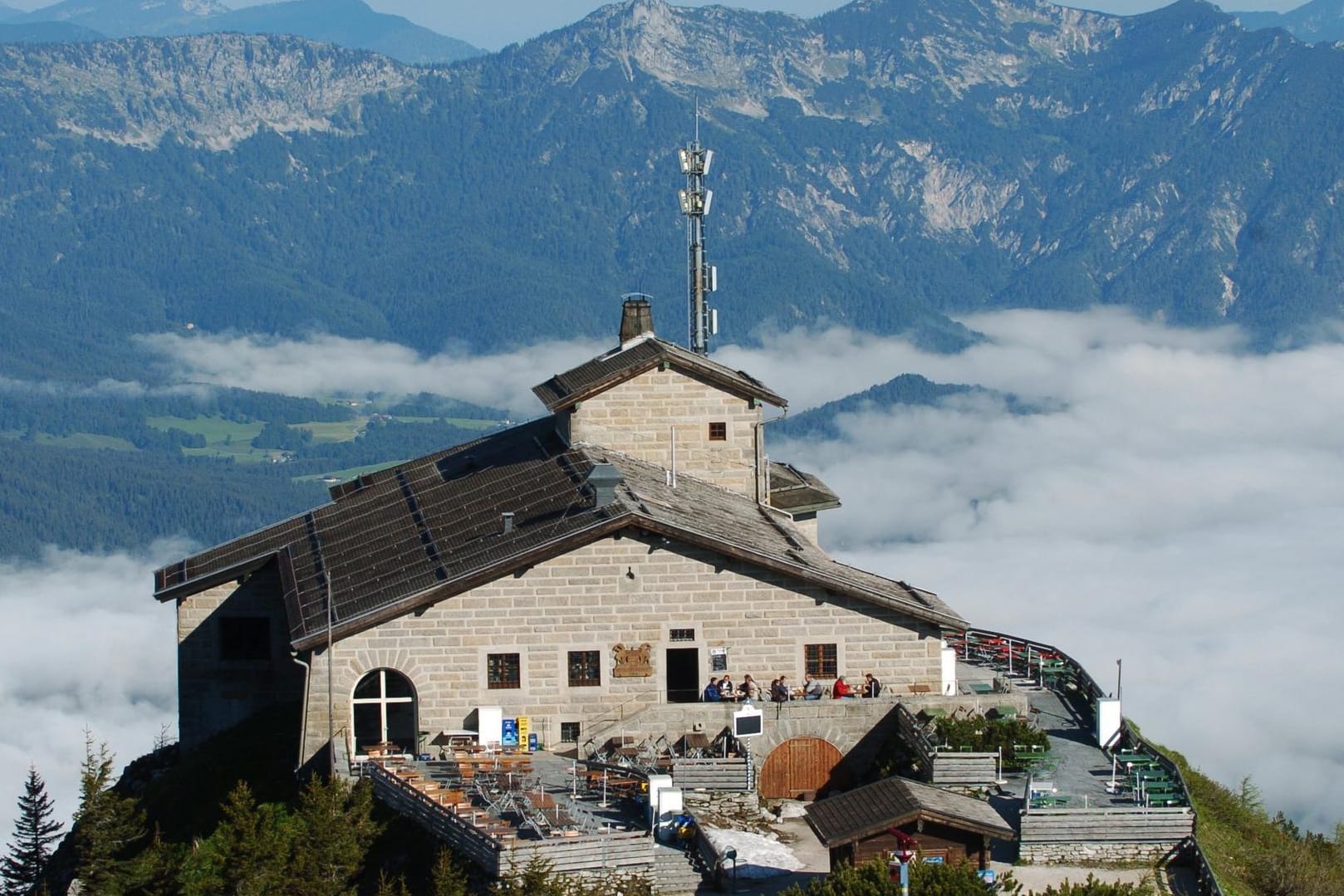 Eine Skitourengeherin ist am Kehlstein im Berchtesgadener Land von einer Lawine mitgerissen und getötet worden.