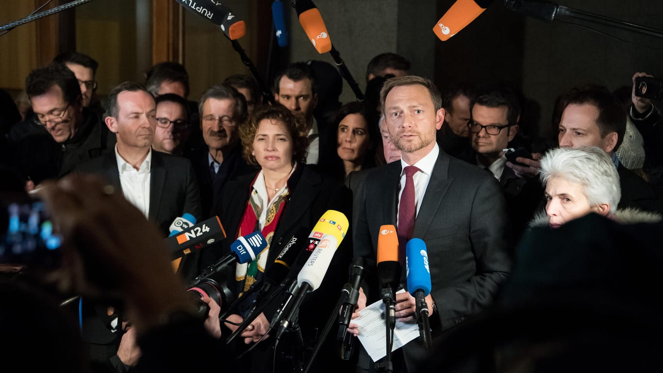 Lindner und FDP-Unterhändler: Die FDP trat allein vor die Presse.