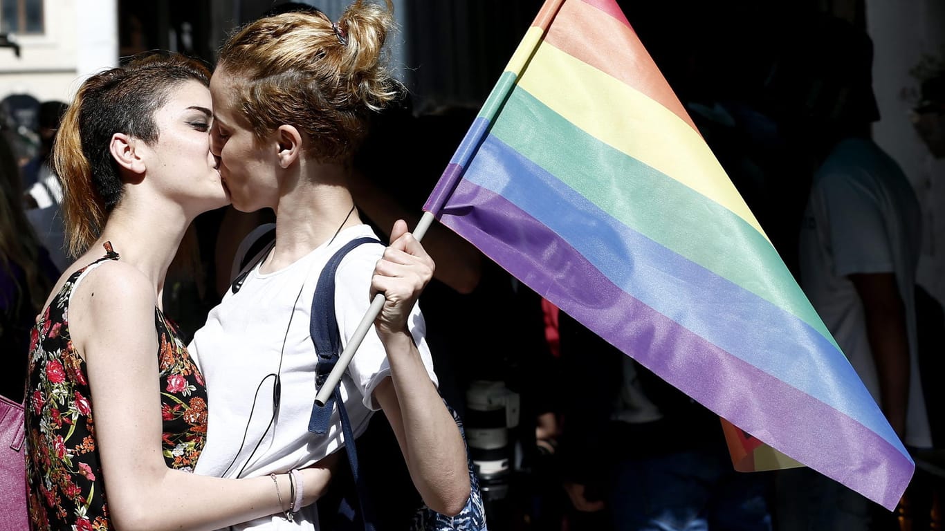 Homosexualität ist in der Türkei zwar nicht verboten, jedoch haben Menschen, die einer sexuellen Minderheit angehören, mit heftigen Repressalien zu kämpfen.