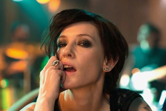 In "Manifesto" tritt Cate Blanchett in zwölf unterschiedlichen Rollen auf.