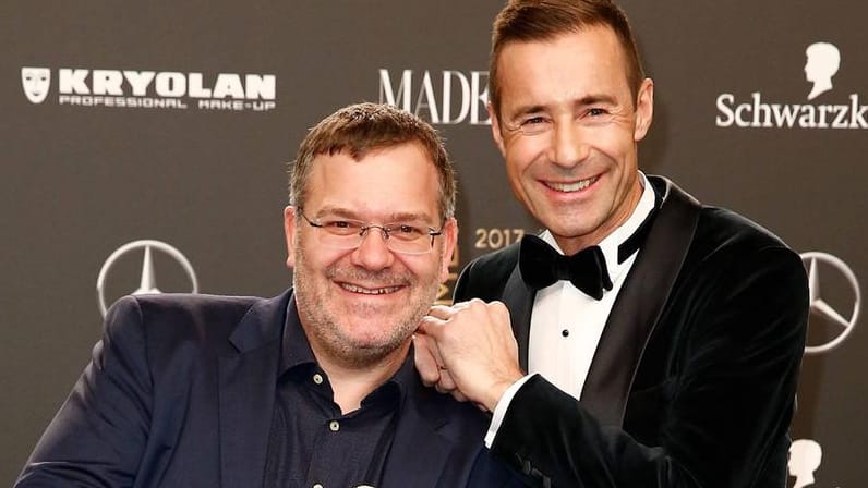 Zwei Entertainer, ein Preis: Elton und Kai Pflaume bei der Bambi-Verleihung. Zwei Entertainer, ein Preis: Elton und Kai Pflaume bei der Bambi-Verleihung.