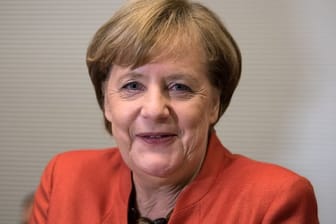 Die CDU-Vorsitzende und Bundeskanzlerin Angela Merkel kommt zur Fraktionssitzung der Unionsfraktion im Bundestag.